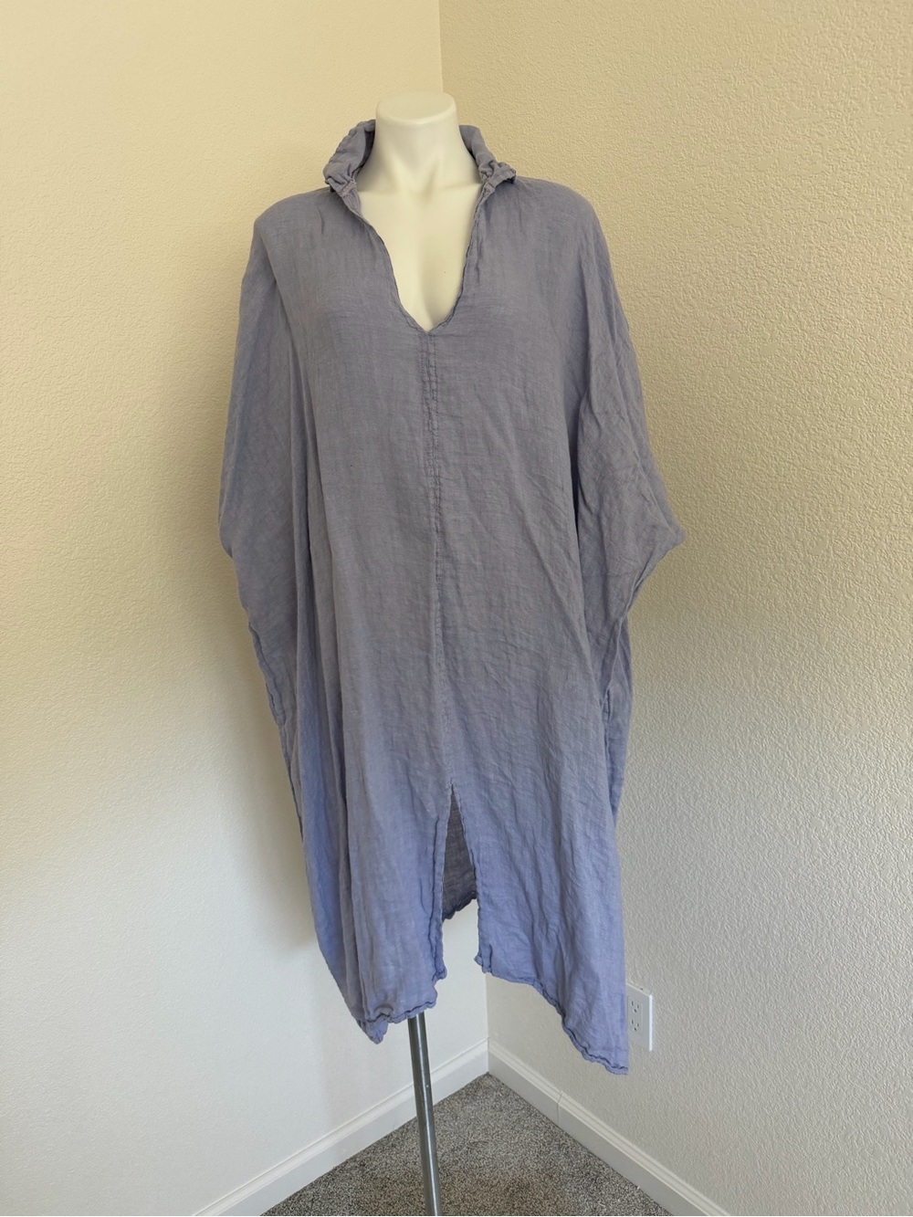 Relaxed Lavender V-Neck Linen Tunic
